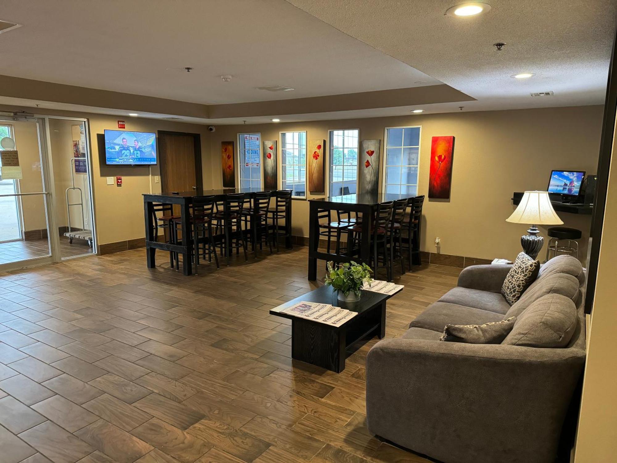 Hotel Super 8 By Wyndham Winfield-Quail Ridge Area Exterior foto